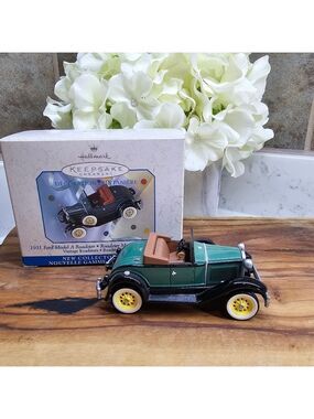 Hallmark Keepsake Ornament Vintage Roadster Series 1931 Ford Model A Roadster